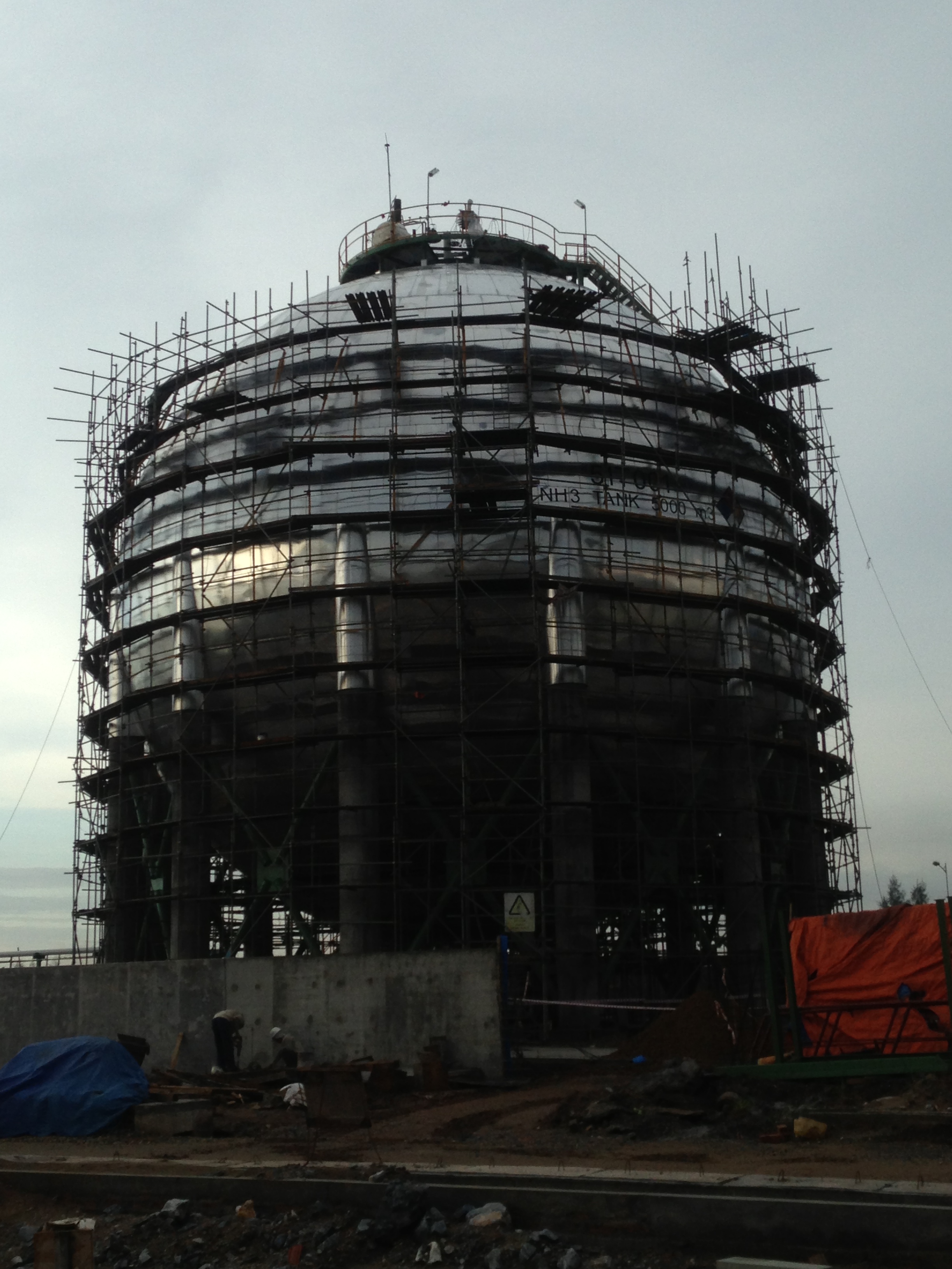 Bồn chứa NH3 khi đang đi vào hoàn thiện